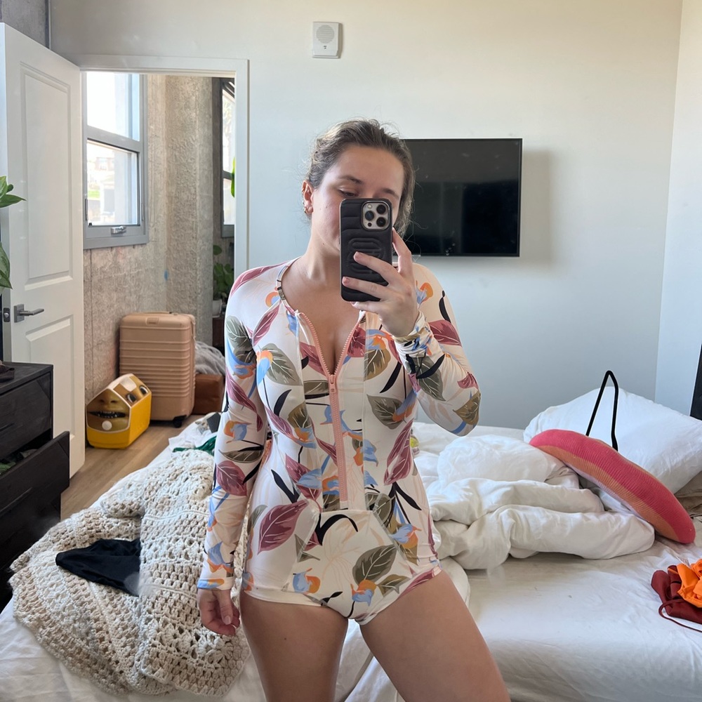 L space spring suit, new with tags